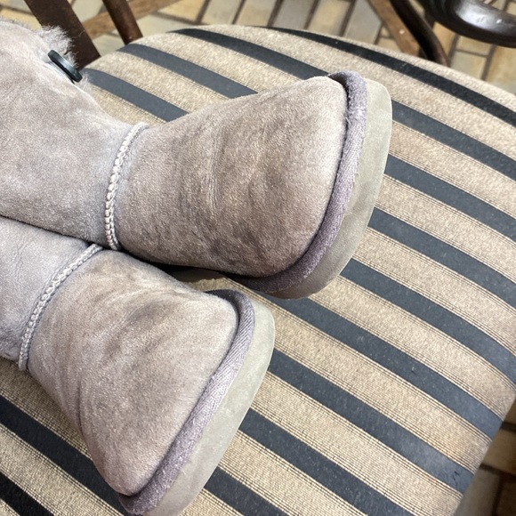 UGG ANKLE Boots - Picture 6 of 9